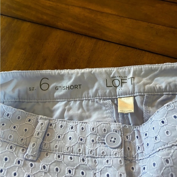 EUC ANY TAYLOR LOFT LADIES SHORTS - Picture 4 of 4